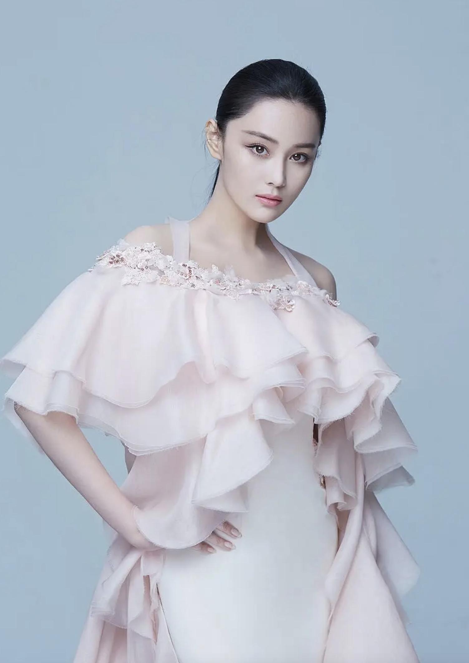 张馨予嫁给了当兵的何捷,张馨予嫁给何捷平时怎么在一起