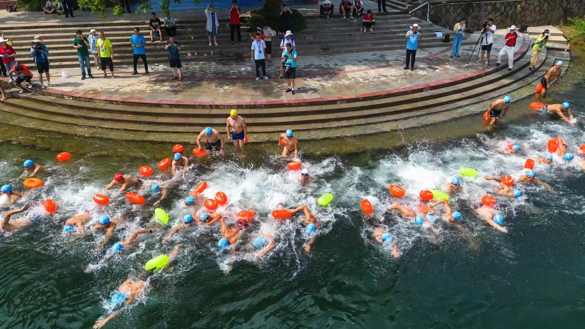 “夏日冬泳”国际挑战赛圆满收官