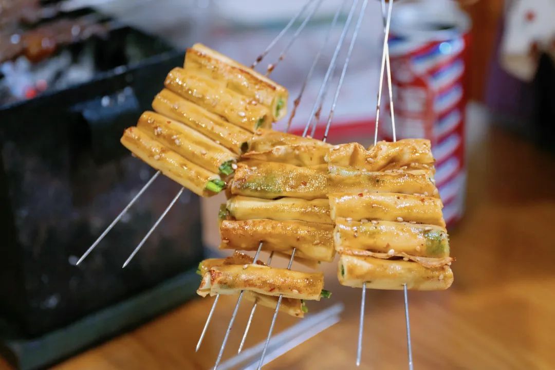 去了这座魔幻的东北烧烤之城，感觉这些年的烧烤都白吃了