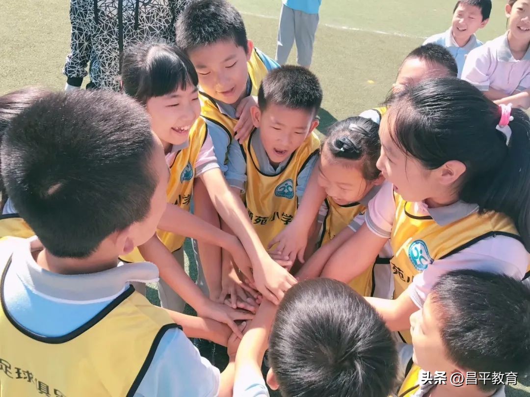 足球校园主题文化活动图片大全,让足球文化在校园足球中发扬光大