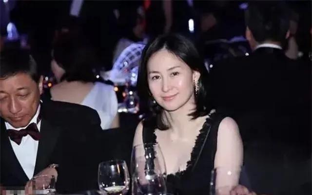 何鸿燊大房有几个孩子,何鸿燊第十八个孩子