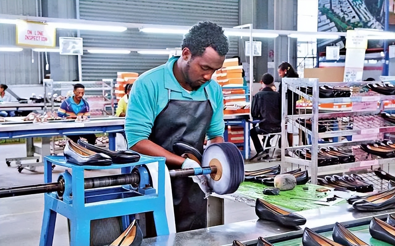 耐克也得看他脸色！年入170亿的台湾首富，靠越南人赚翻了