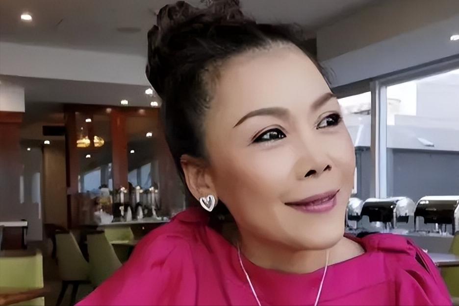 8位晚年移居国外的老牌明星,年轻出国享受晚年回国养老的明星