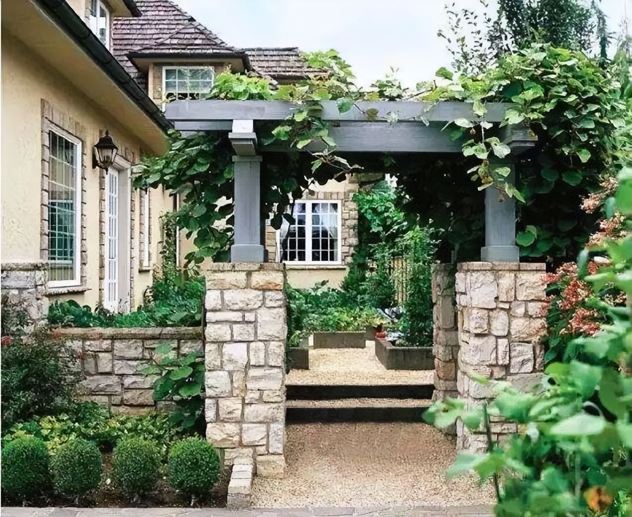 一楼带院的房子到底好不好,一楼带院的房真的不能买吗