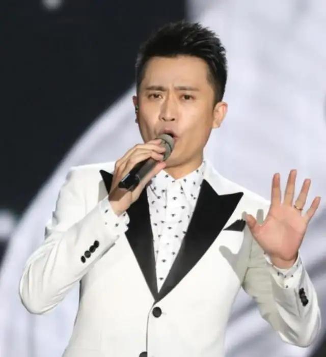 杨帆和妻子李枫哪年结的婚,杨帆妻子李枫简介