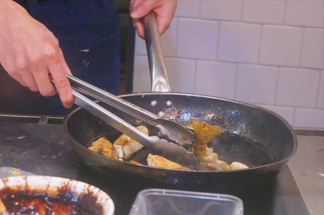 油炸脆皮鱼怎么做才酥脆,油炸鱼皮酥脆的秘诀