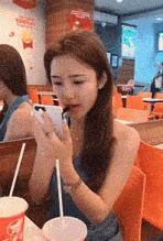 女朋友平胸我该怎么安慰,女朋友平胸该怎么安慰