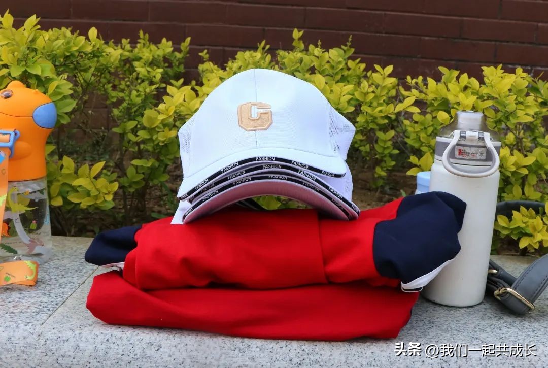 萌娃爱足球勤志全衔接：机关二园与历城二中足球队员联谊活动