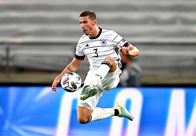 每日足坛交易,曼联签下马竞菲利克斯