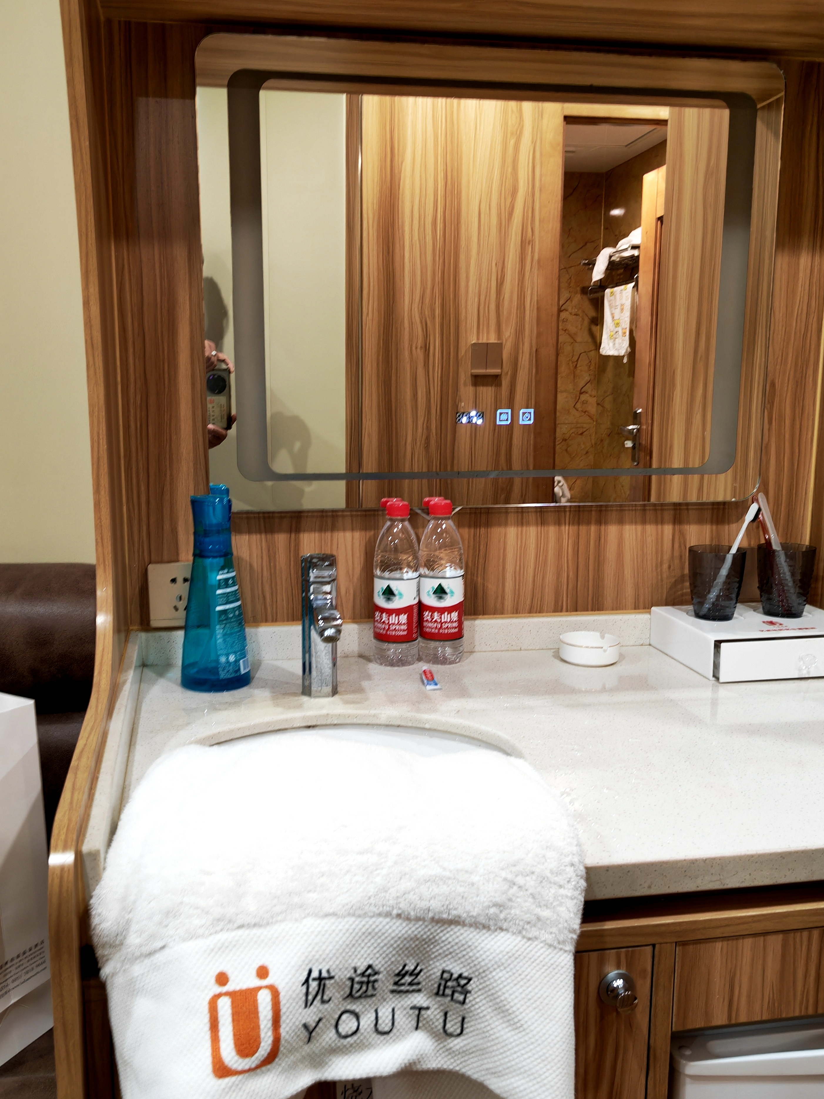 安顺优途丝路天龙屯堡露营基地,优途丝路安顺天龙屯堡房车露营地