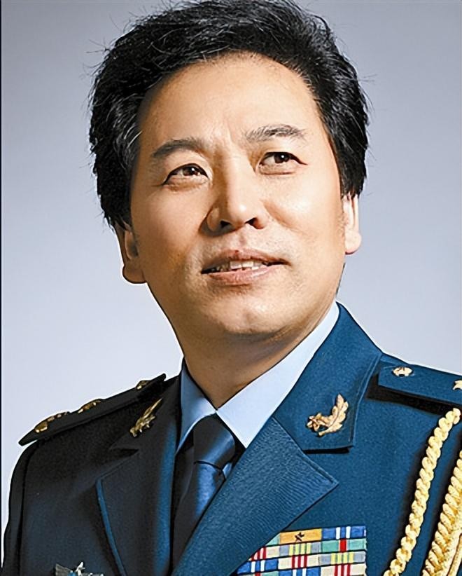 佟铁鑫：一婚娶歌手金曼生下儿子，二婚娶带娃林丹诗，如今咋样