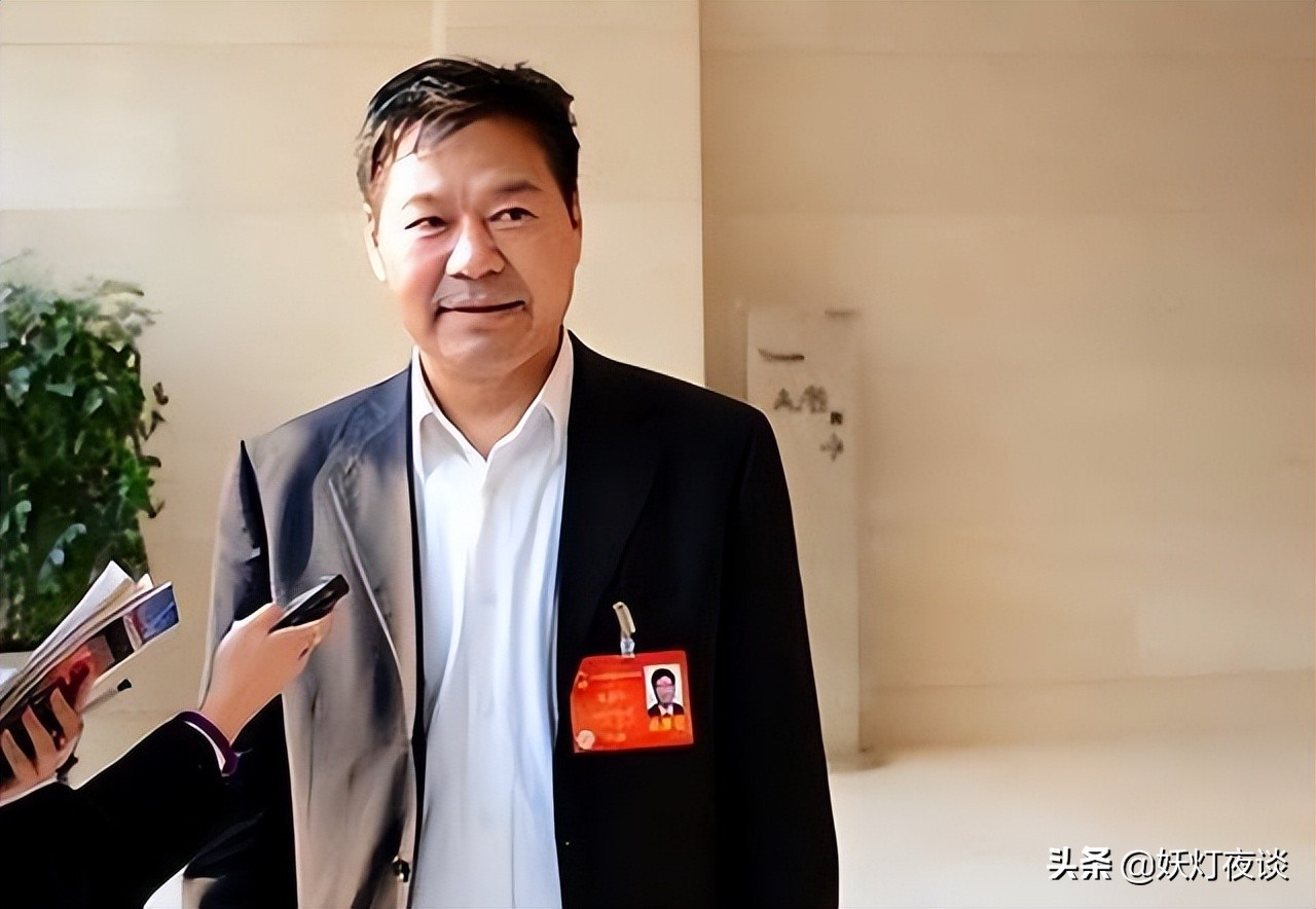 性感学姐对外卖力招生，蓝翔内部“宫斗”战况升级，这家人真狠