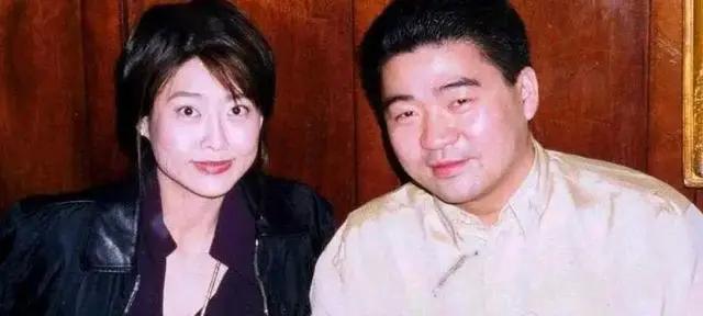 混在娱乐圈的日子“性感女神”瞬间名声大噪！全裸出镜后，她成