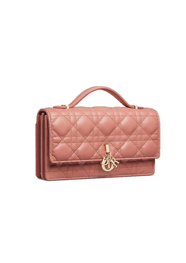 时髦妈妈最戴得出门的体面礼！精选高辨识度经典符码包