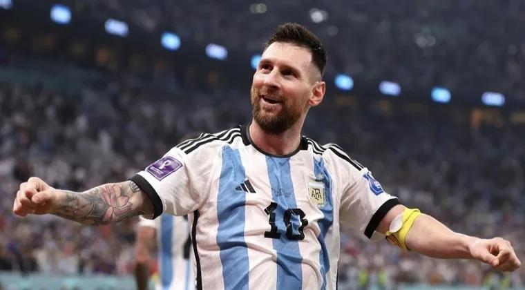 贝利马拉多纳梅西谁更厉害,贝利马拉多纳梅西三代球王同框