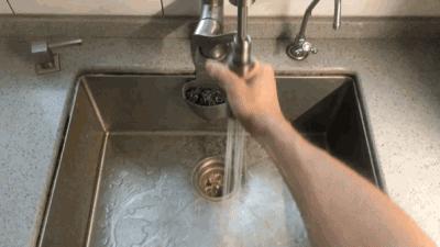 我家水槽周围的“小心机”，很多当初不屑的人，现在都羡慕不已