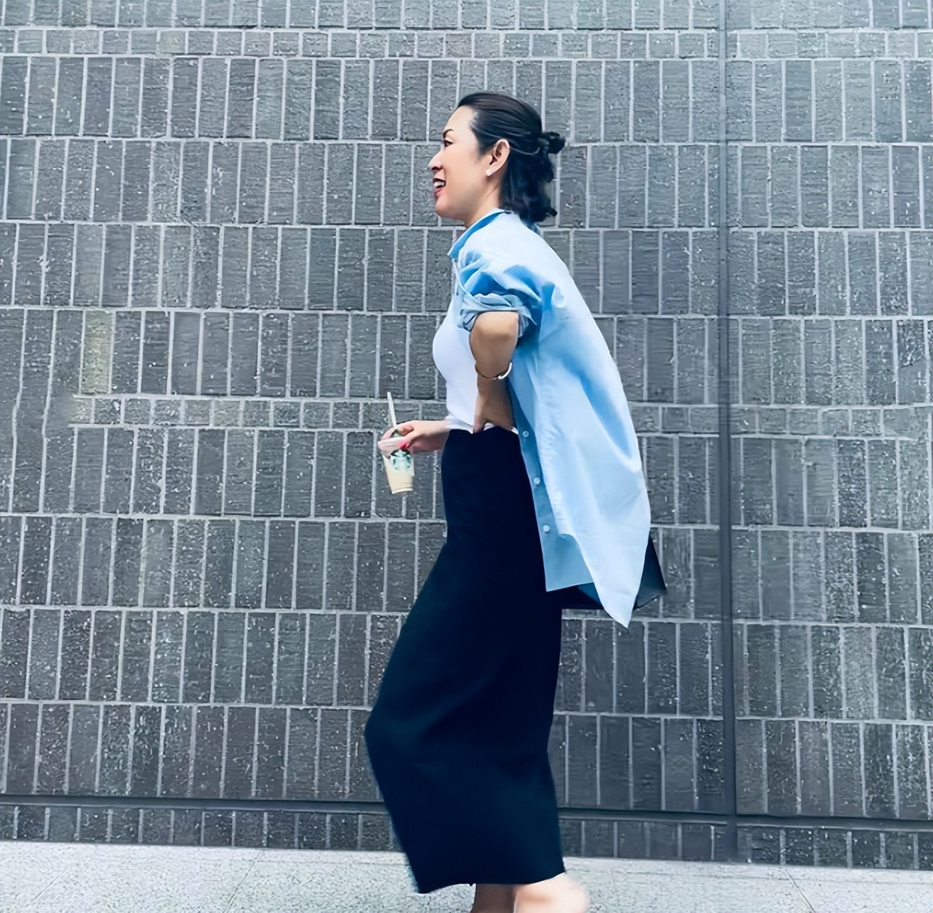 不贴头皮的扎发教程,教你头发不贴头皮