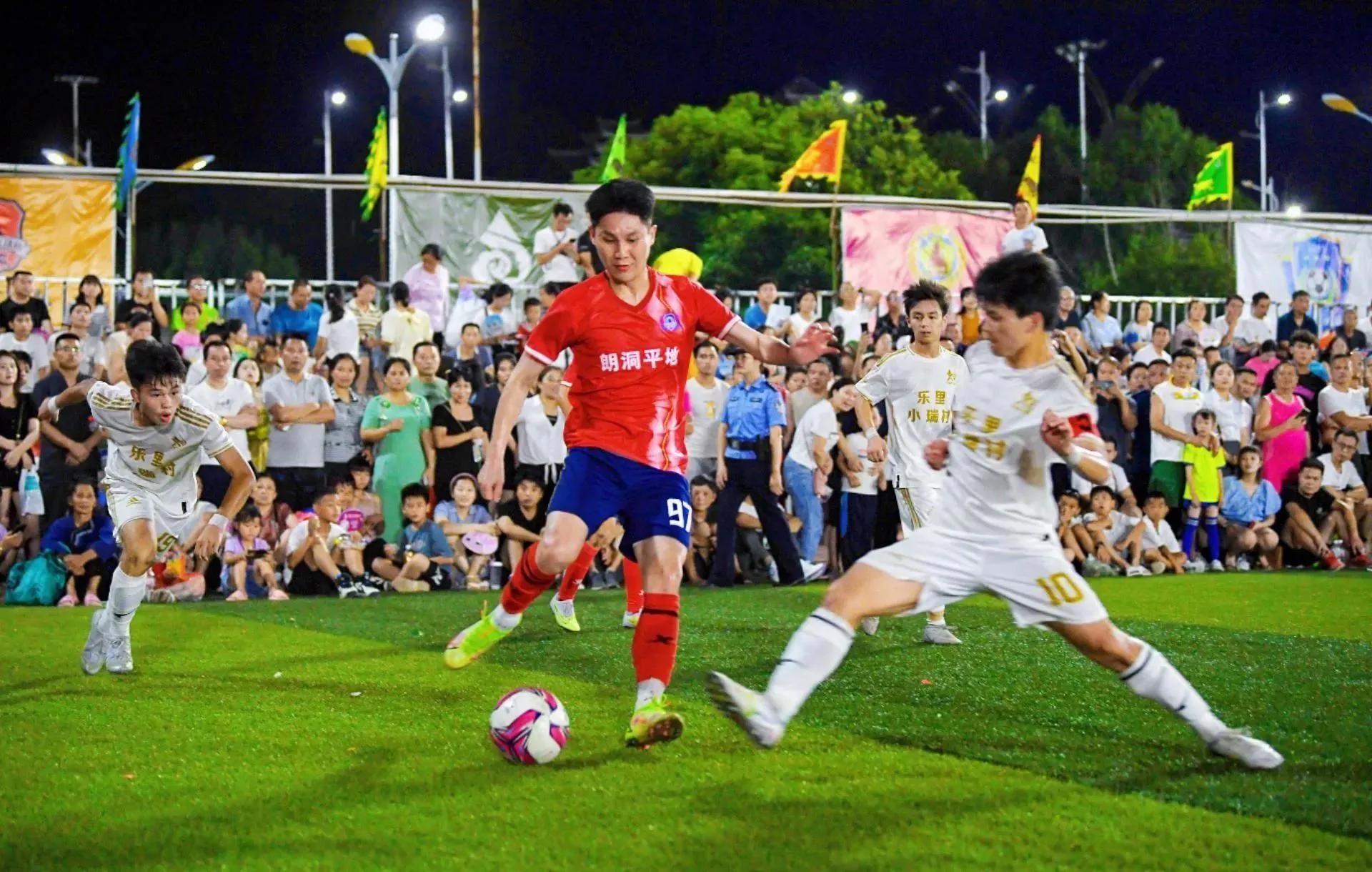 董路点评贵州村超引不满,董路炮轰贵州村超引争议