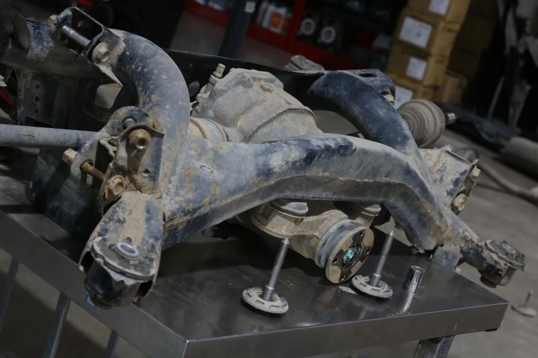 翻新车十二代皇冠修复全过程,12代皇冠25万公里要更换什么