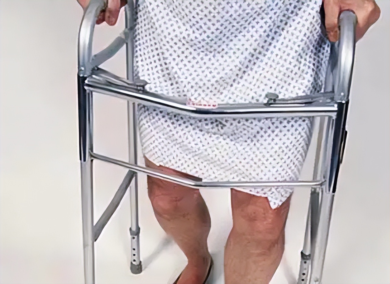 湖南女子患癌老公放弃治疗,女子患癌被丈夫抛弃完整视频