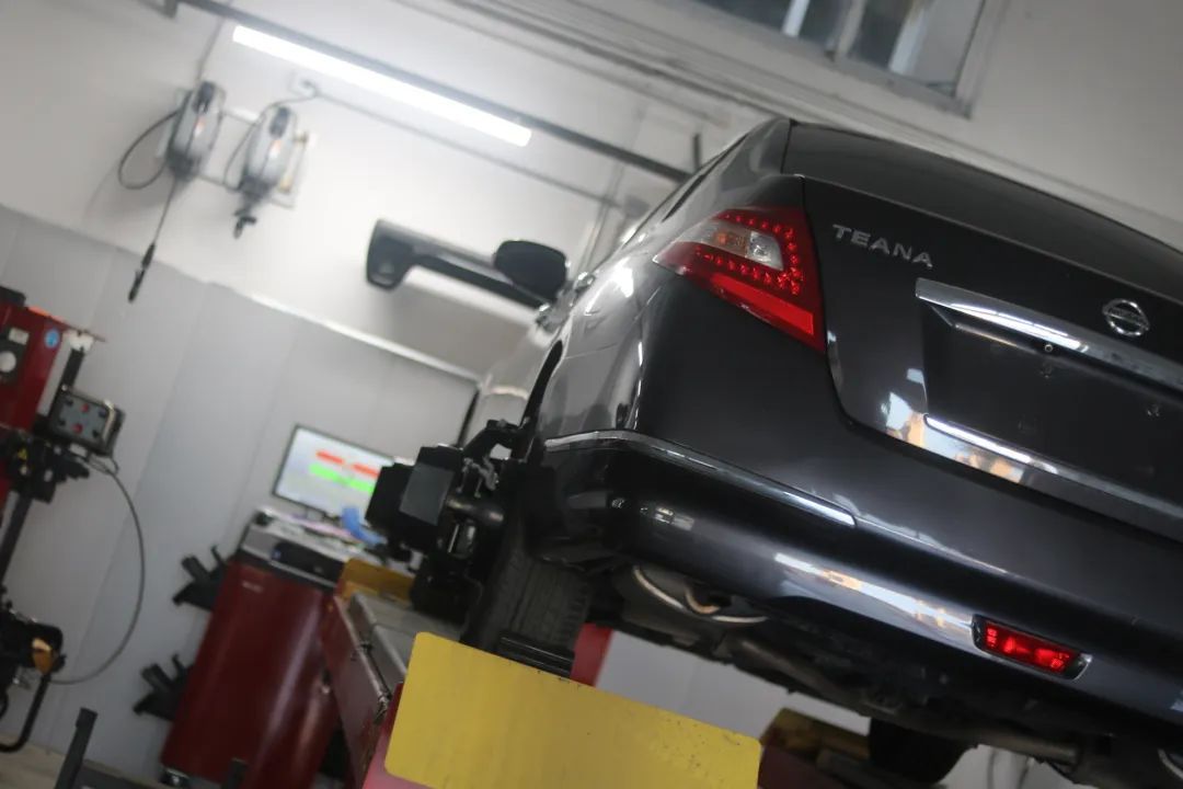 09天籁全车翻新整改多少钱,日产天籁自己撞烂了维修多少钱