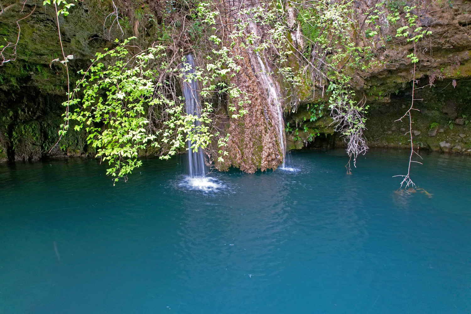 【乡景】湖北郧西神母殿：冰挂千仞洞穿两乡