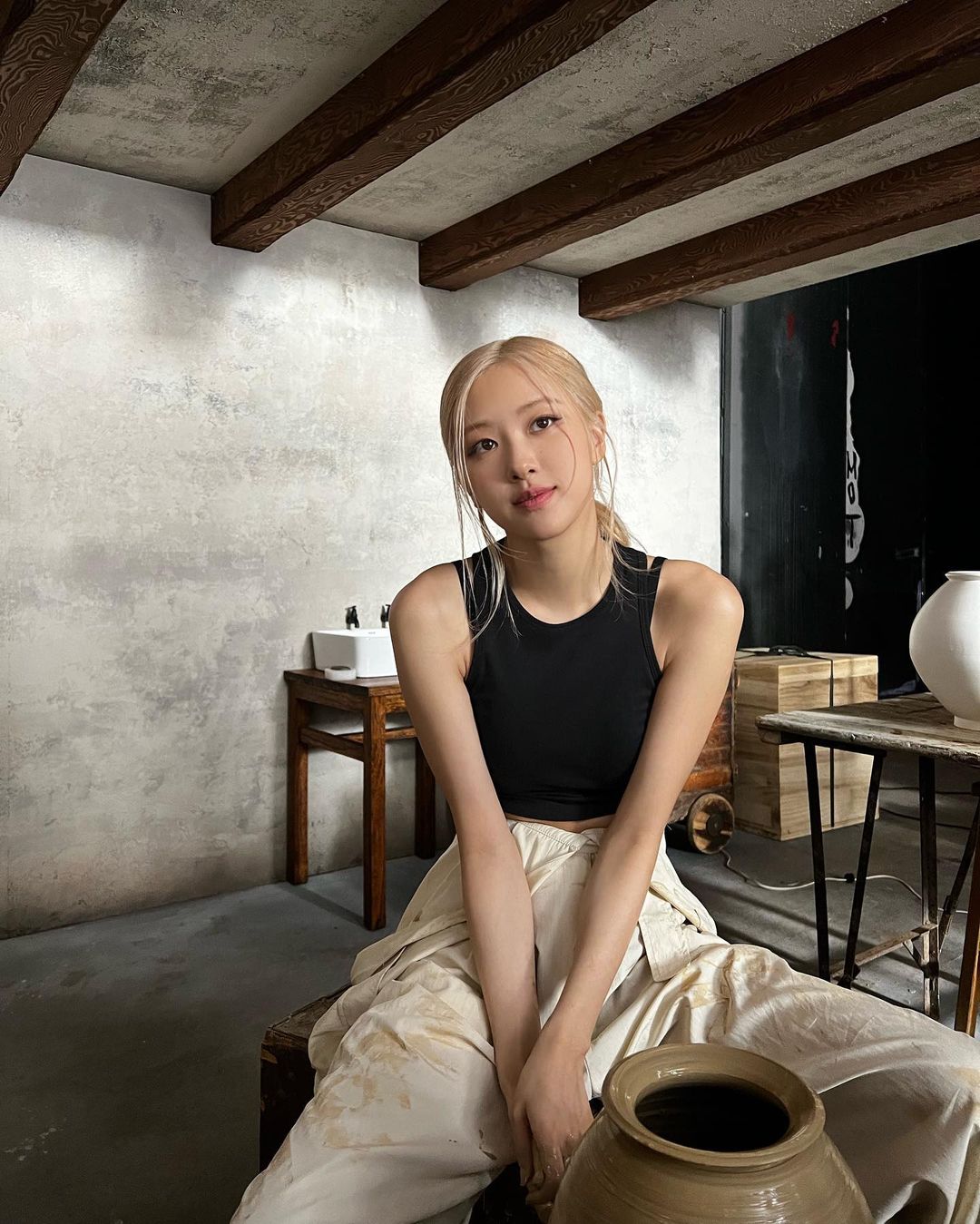 把头发都弄乱了,把头发稍微弄卷一点