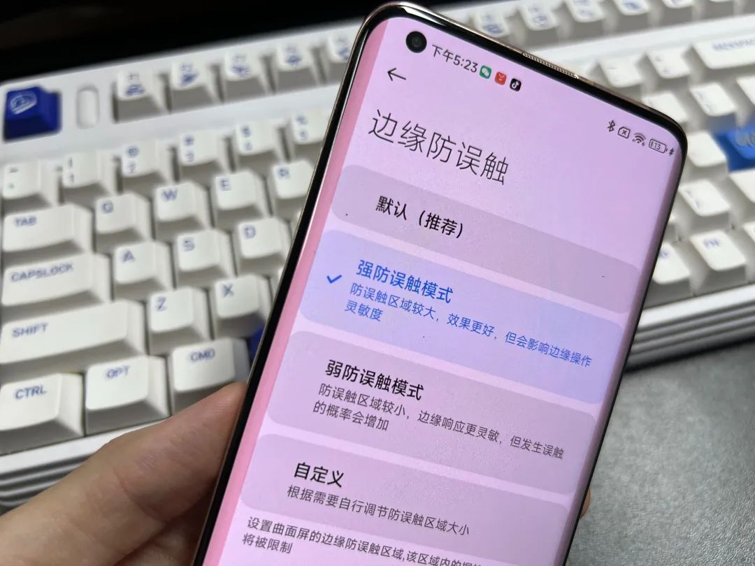 手机曲面屏有哪些优点和缺点,手机为啥不流行曲面屏了