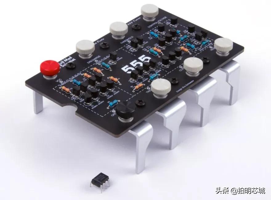 555芯片定时器工作原理,555定时器构成单稳态触发器