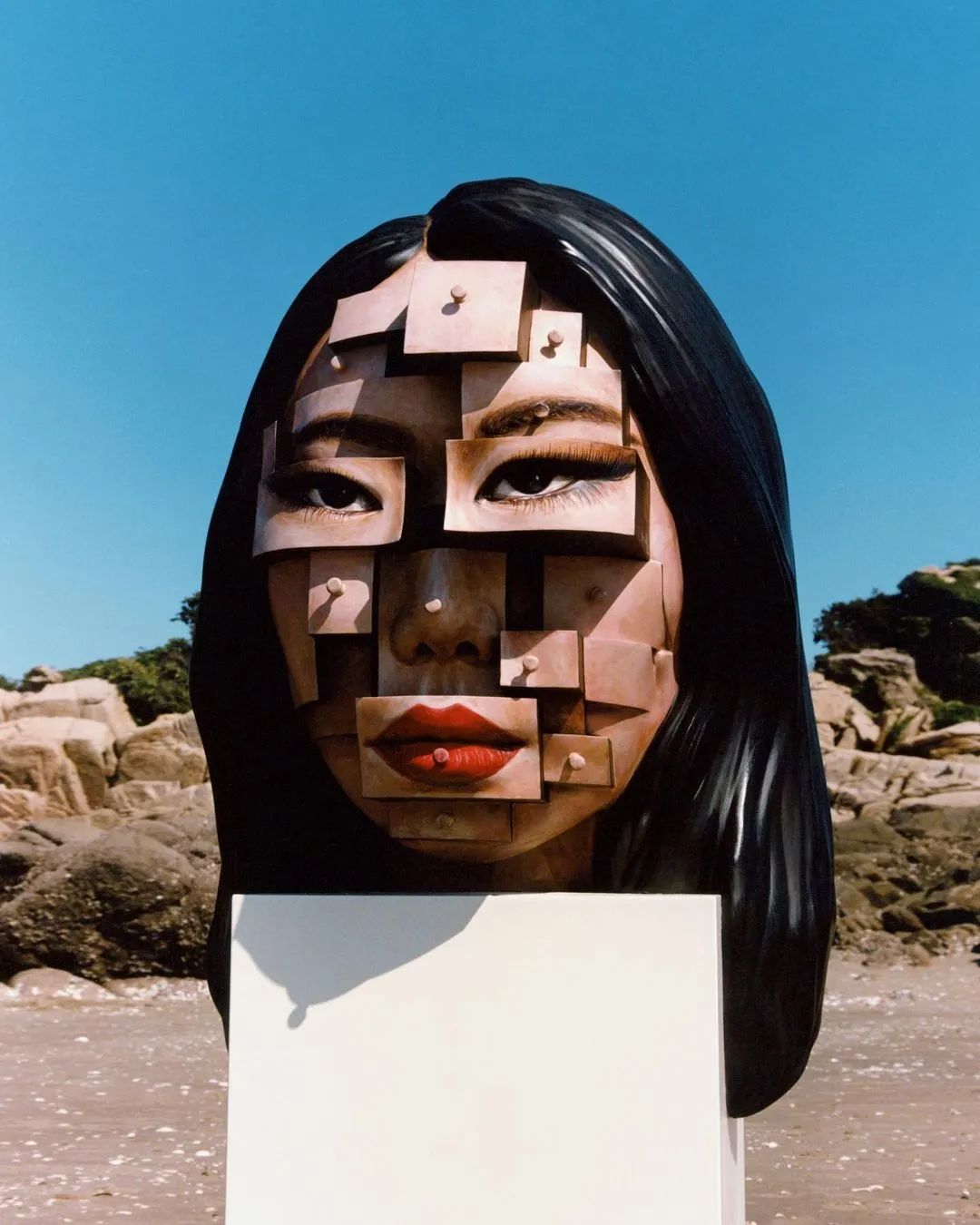 她脱去衣服,在自己皮肤上作画,狂吸63万粉,还能月入百万