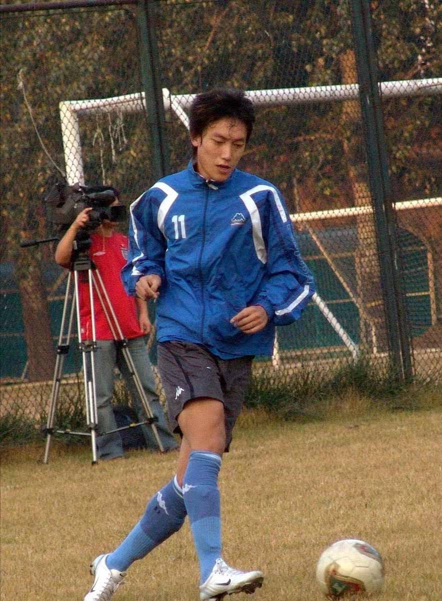 曲波世青赛1-2阿根廷,2001世青赛曲波进球谁助攻的