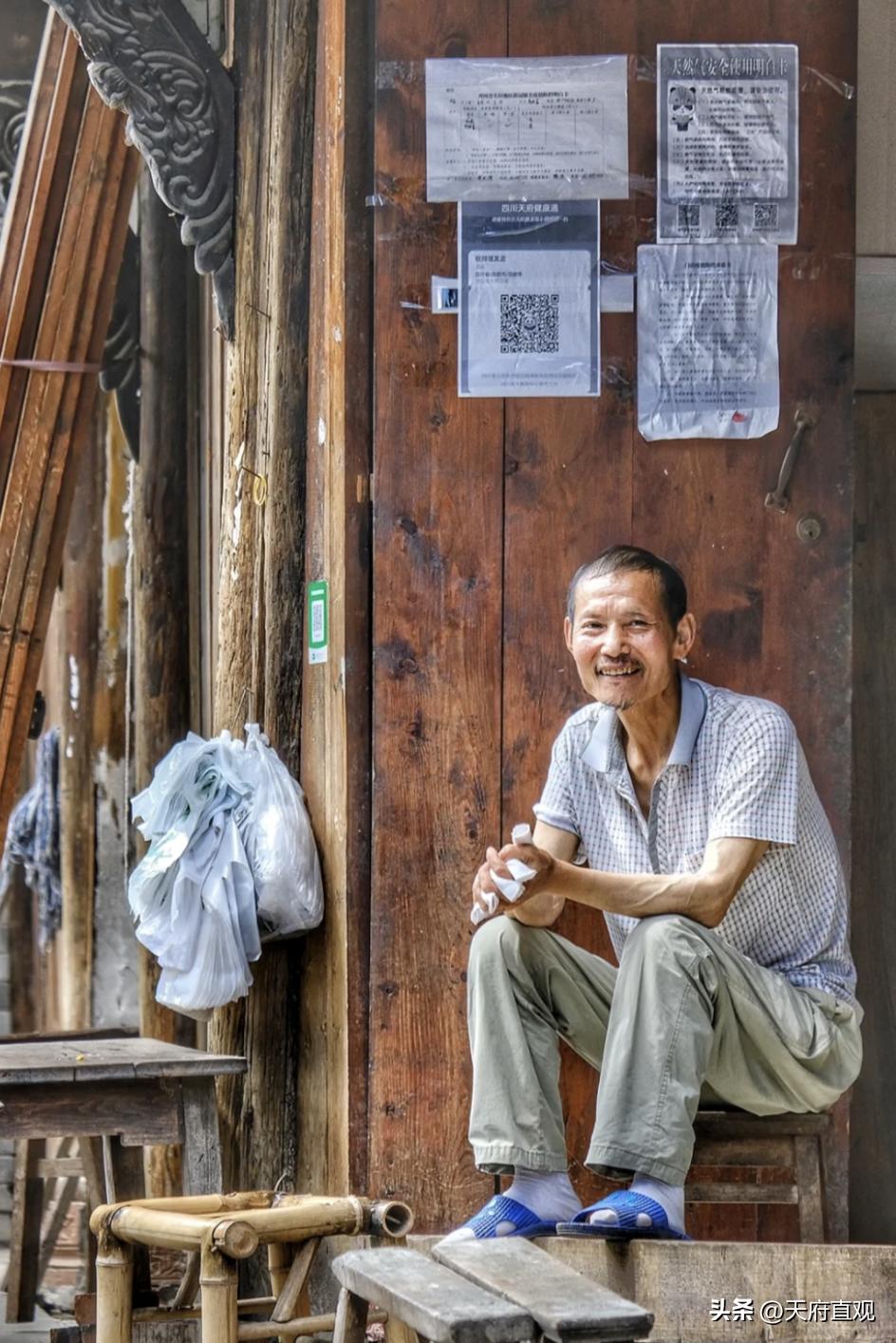 夹缝中生存的人物图片,邛崃市大同古镇