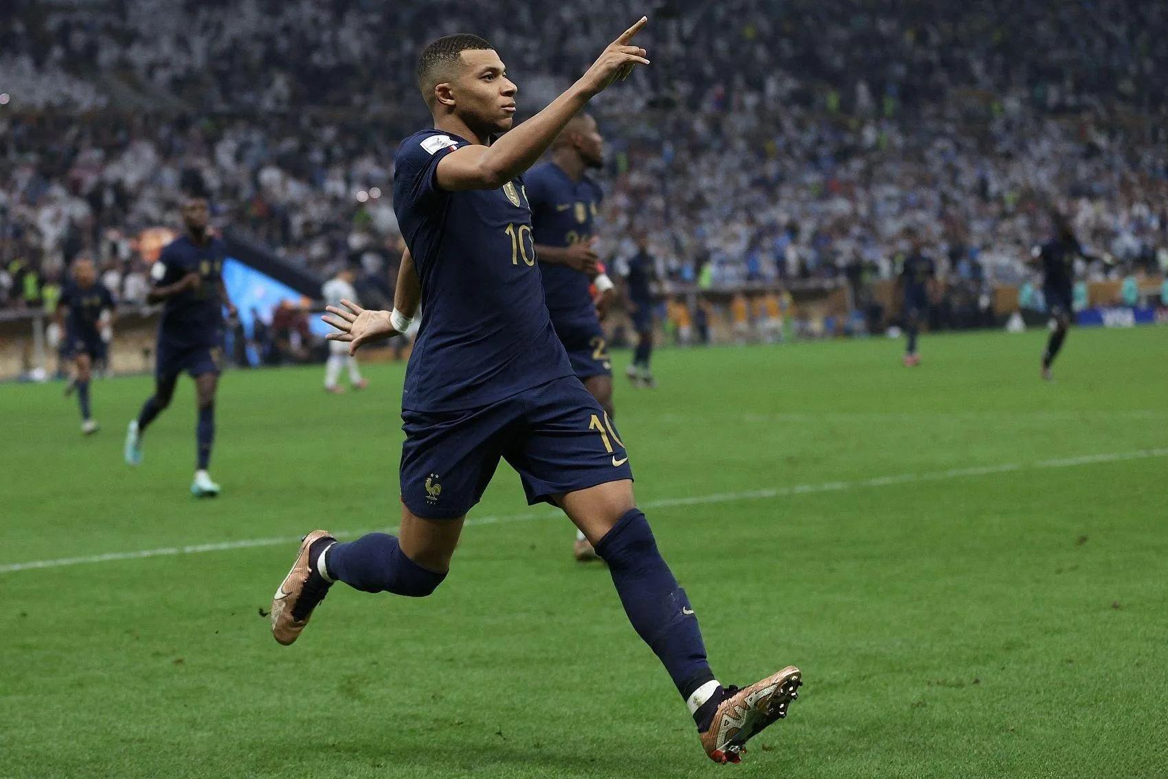 看懂足球的基本常识,看完就懂了足球怎么踢得又高又远