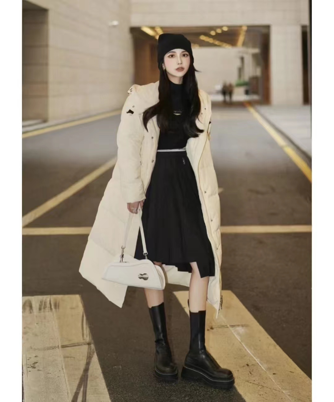 短款白色羽绒服的最佳搭配半身裙,羽绒服搭配哪些裙子才时髦