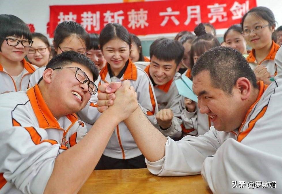 高中生掰手腕粉碎性骨折,高中生掰手腕骨折医疗费谁承担