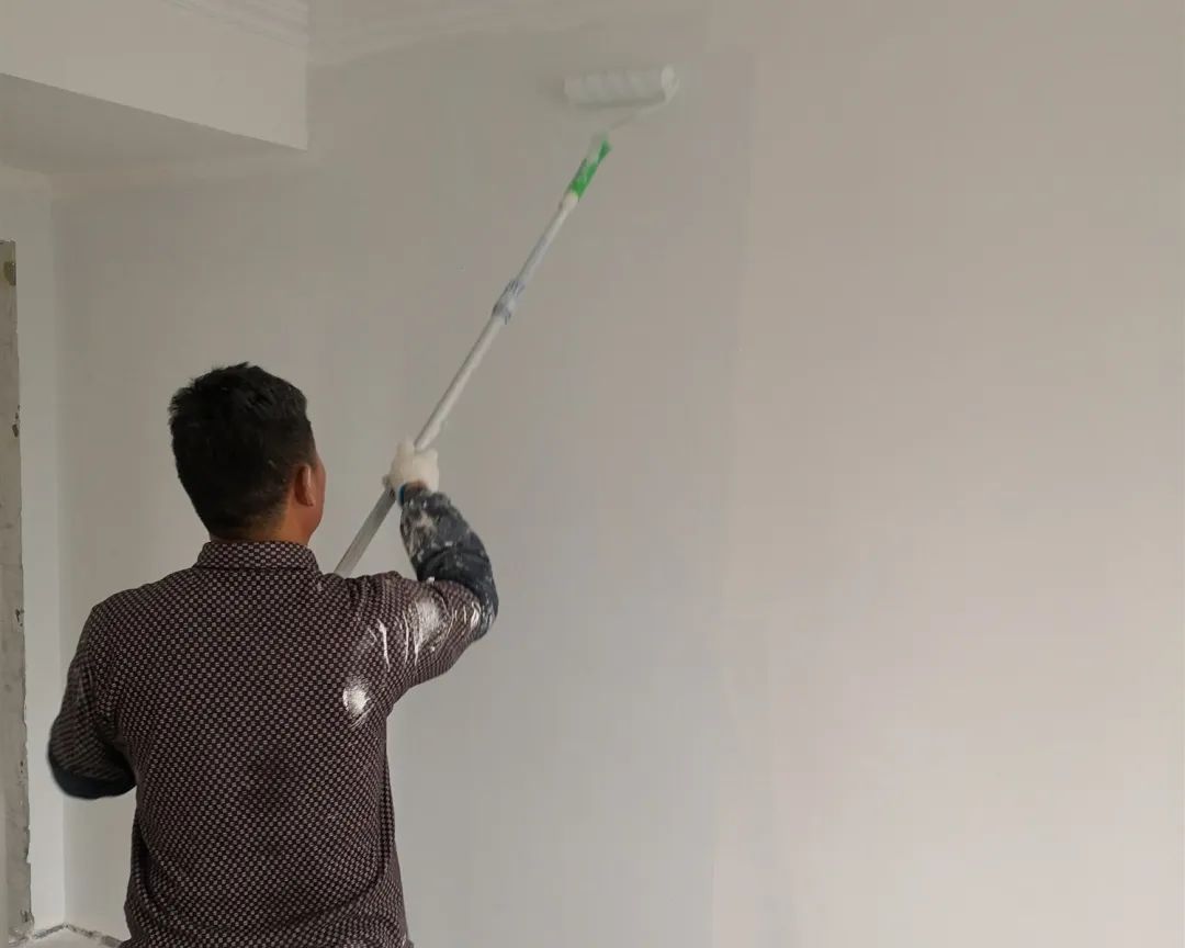 稻草泥漆和乳胶漆哪个划算,乳胶漆跟稻草漆施工工艺一样吗