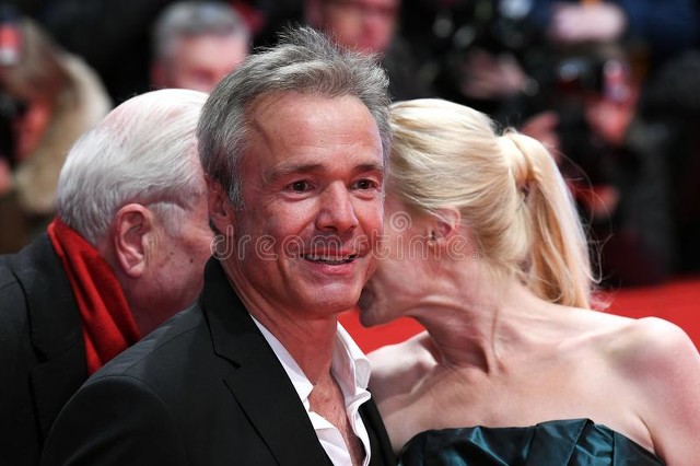 北影节开幕式红毯摔倒,北影节红毯胡先煦