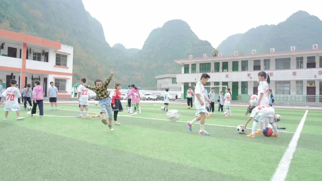 学习宣传贯彻*党**的二十大精神｜助力乡村振兴南宁公安在行动