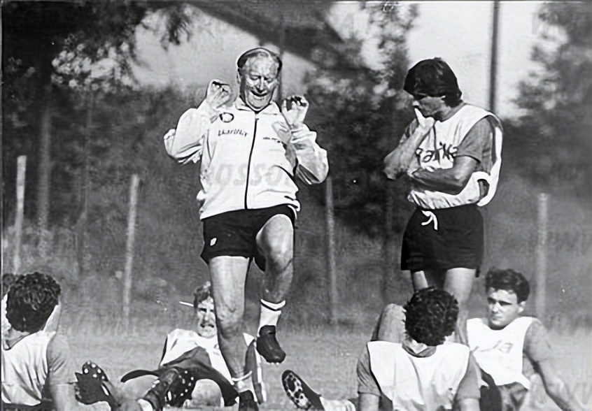 安切洛蒂职业生涯踢什么位置,安切洛蒂踢球是什么水平