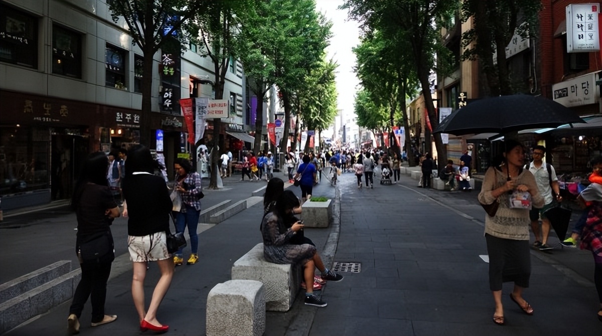 我温州姑娘，在韩国卖化妆品多年，回头客非常多，靠的是真心实意