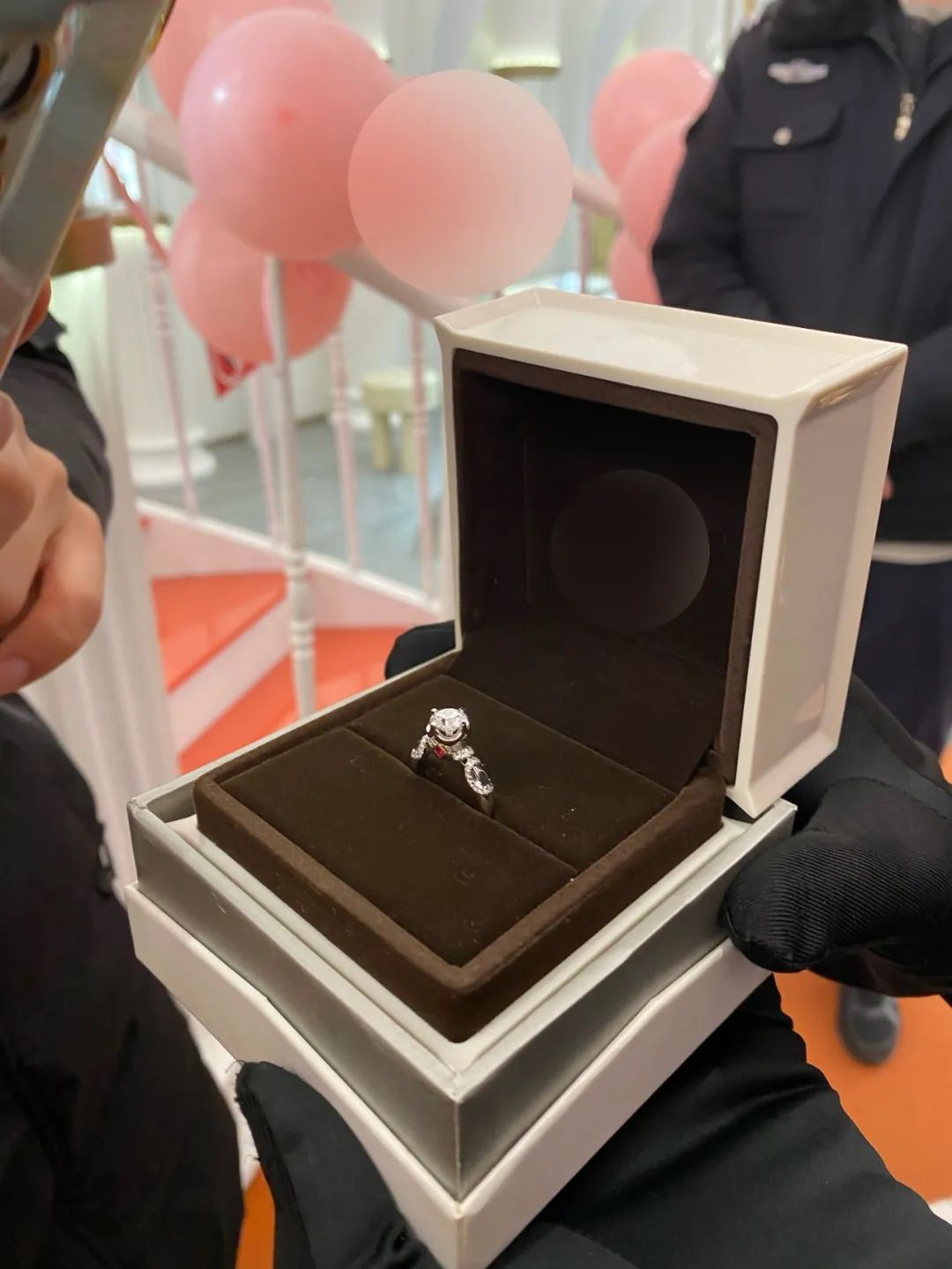 当爱已成往事离婚判决,分手后的钻戒怎么处理