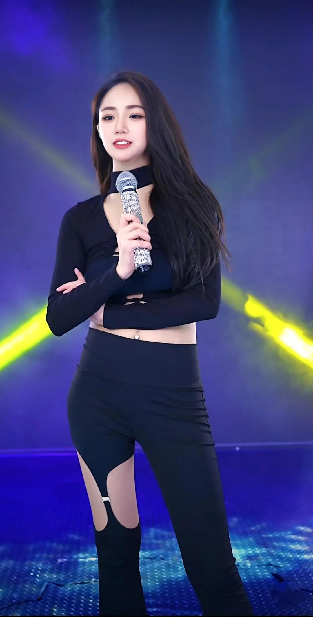 150小个子紧身裤加绒修身,好身材高颜值女人清纯穿搭