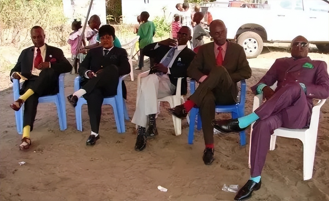 疯狂的非洲“高质量男”：为了一套衣服，不惜卖掉自己的房子