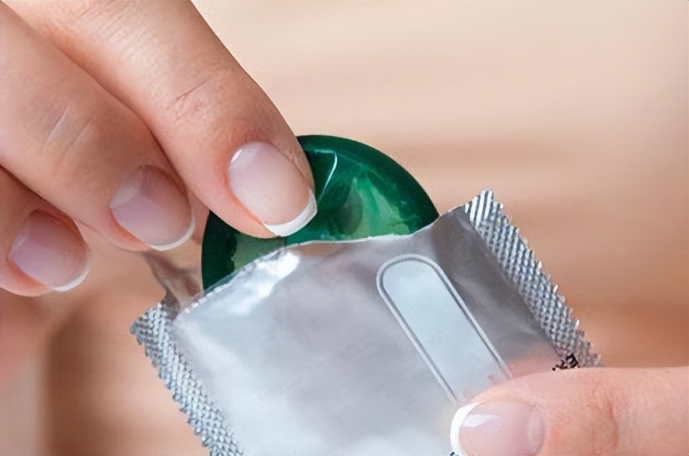 避孕套上的油是什么?对女性的身体有害吗?正确认识是关键