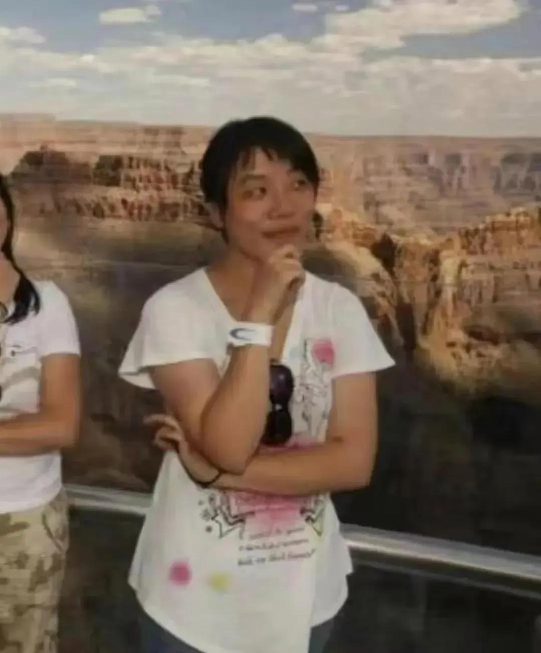 胡继勇董小槿图文,成都街拍董思槿照片