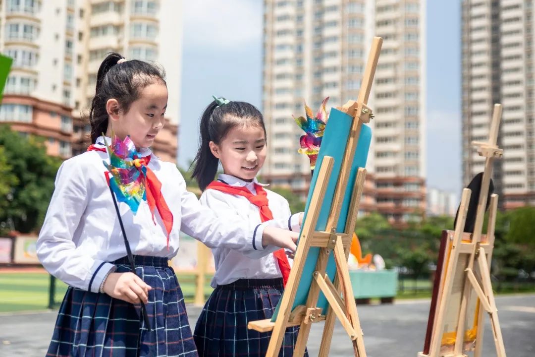 平顶山湛河区校长考察团到洛龙区第一实验小学政和路分校参观交流