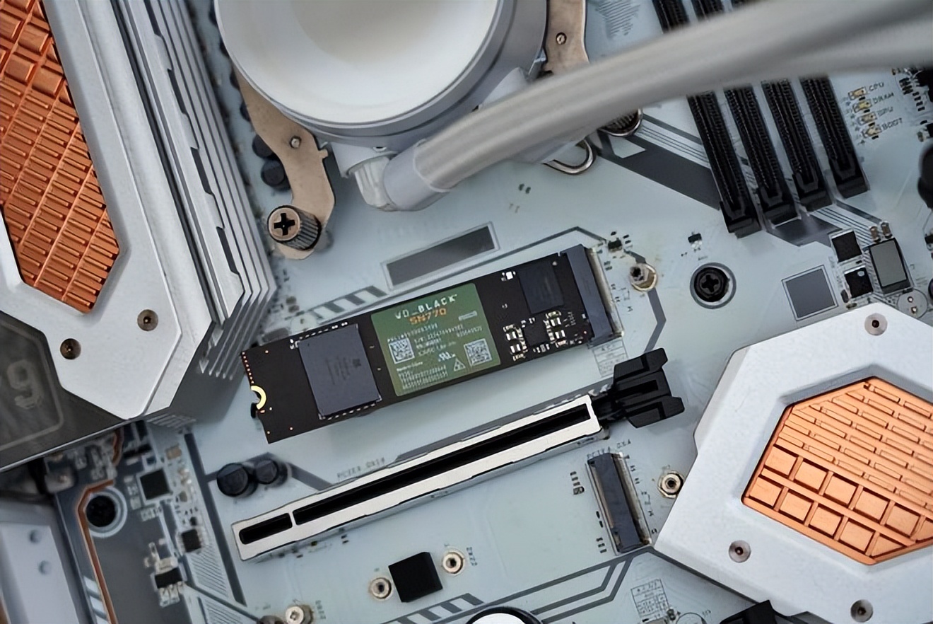 双11装机汇报：13700KF+七彩虹Z790+骨伽天吴T5水冷投入1个W