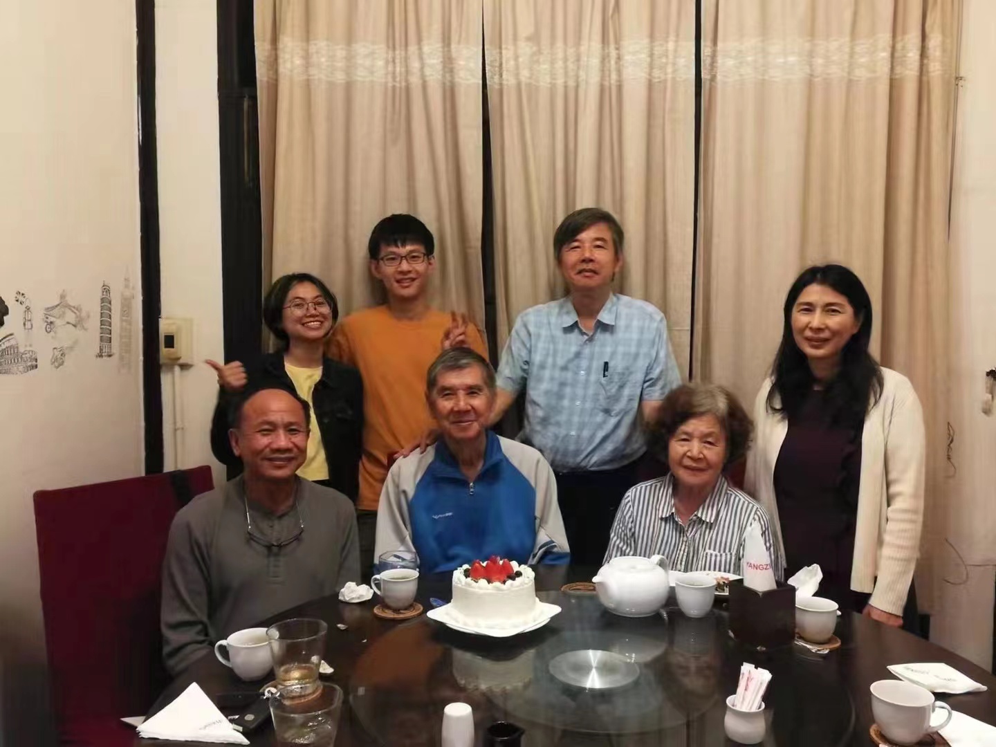 我，90后北漂失败到泰开民宿，月入1千涨到5万还交台湾富二代男友