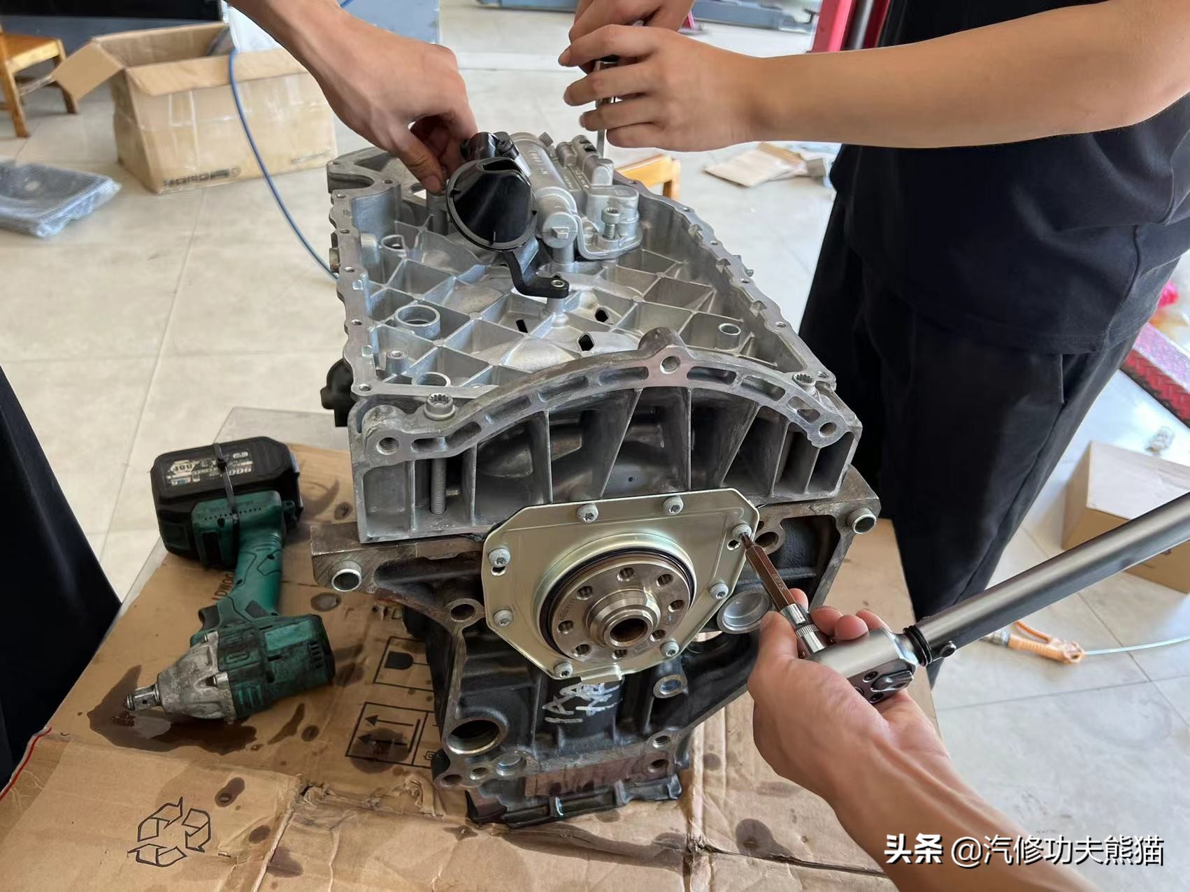 严谨的德国工人钣金修复,严谨的德国师傅修复事故车