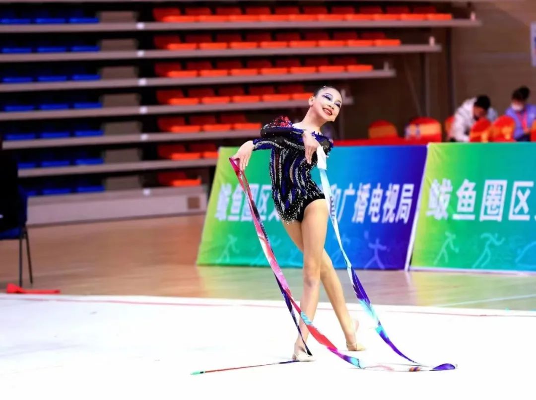 青少年艺术体操获佳绩,大连艺术体操基本功